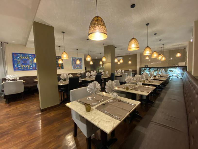 Fly Inn Madagascar Hotel - Navette Gratuite H24 - A 300M De L'Aeroport International Ivato-Antananarivo Ивато Экстерьер фото